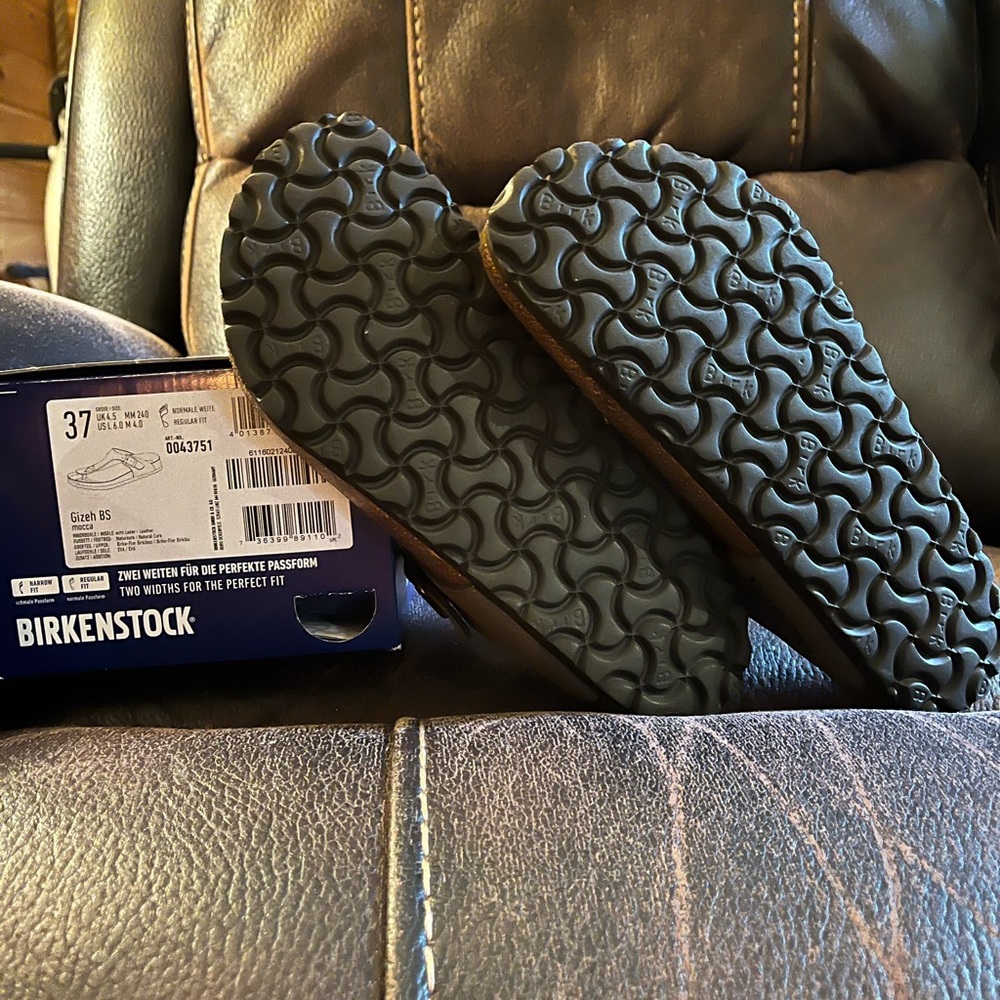 Women’s brand new Birkenstock sandals size 6